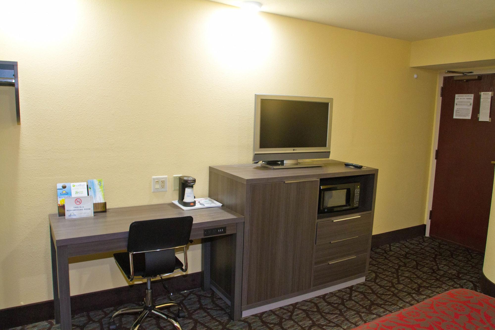 Days Inn By Wyndham Blue Springs Exterior photo