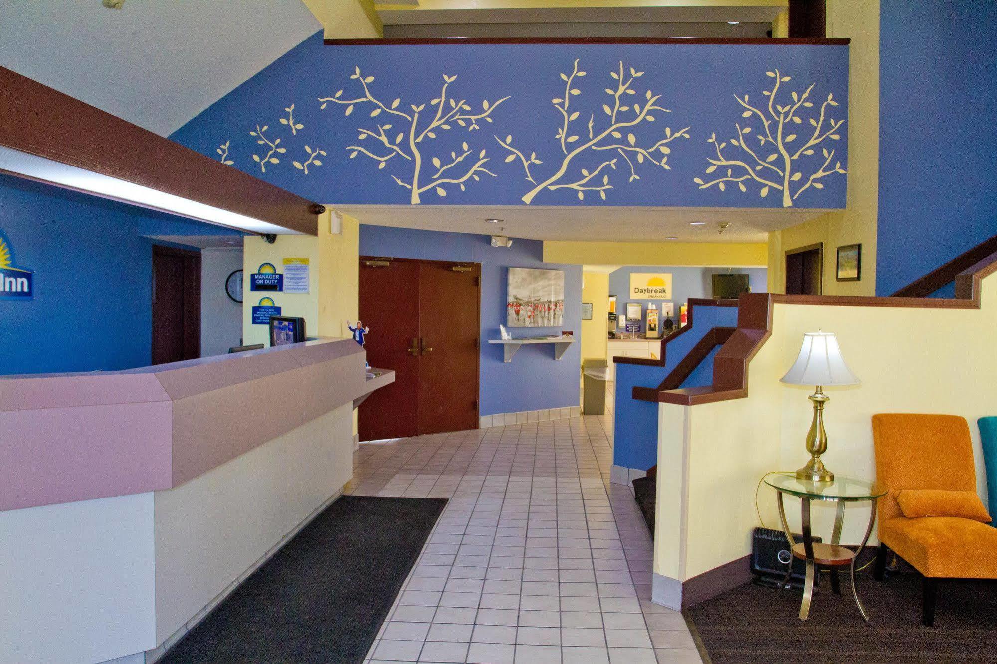 Days Inn By Wyndham Blue Springs Exterior photo