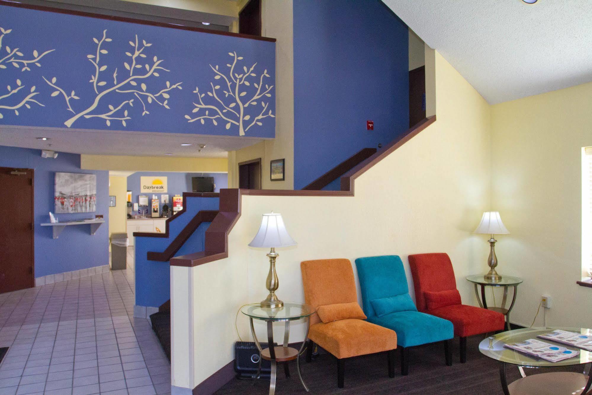 Days Inn By Wyndham Blue Springs Exterior photo